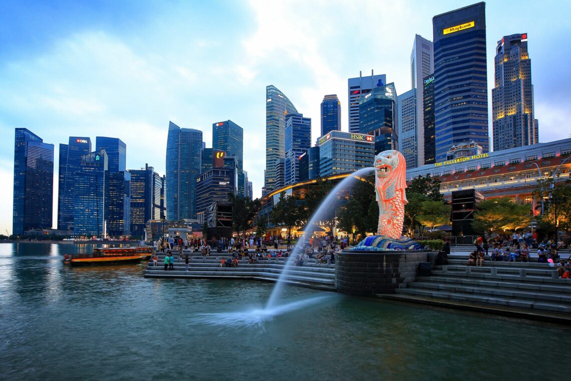 Singapore’s Merlion and the Central Business District