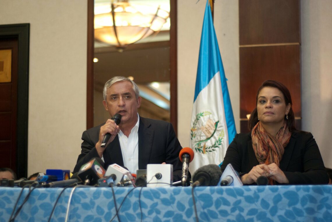 Otto Perez Molina and Roxana Baldetti at a press conference