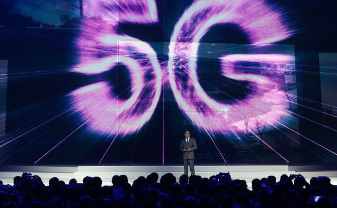 Xu Zhijun, Huawei's rotating CEO, gives a speech on 5G