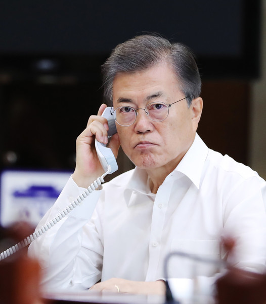 President Moon Jae-in speaks to Japanese Prime Minister Shinzo Abe over the phone