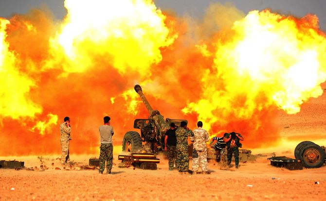 Syrian government artillery shells Islamic State positions near Deir Ezzor