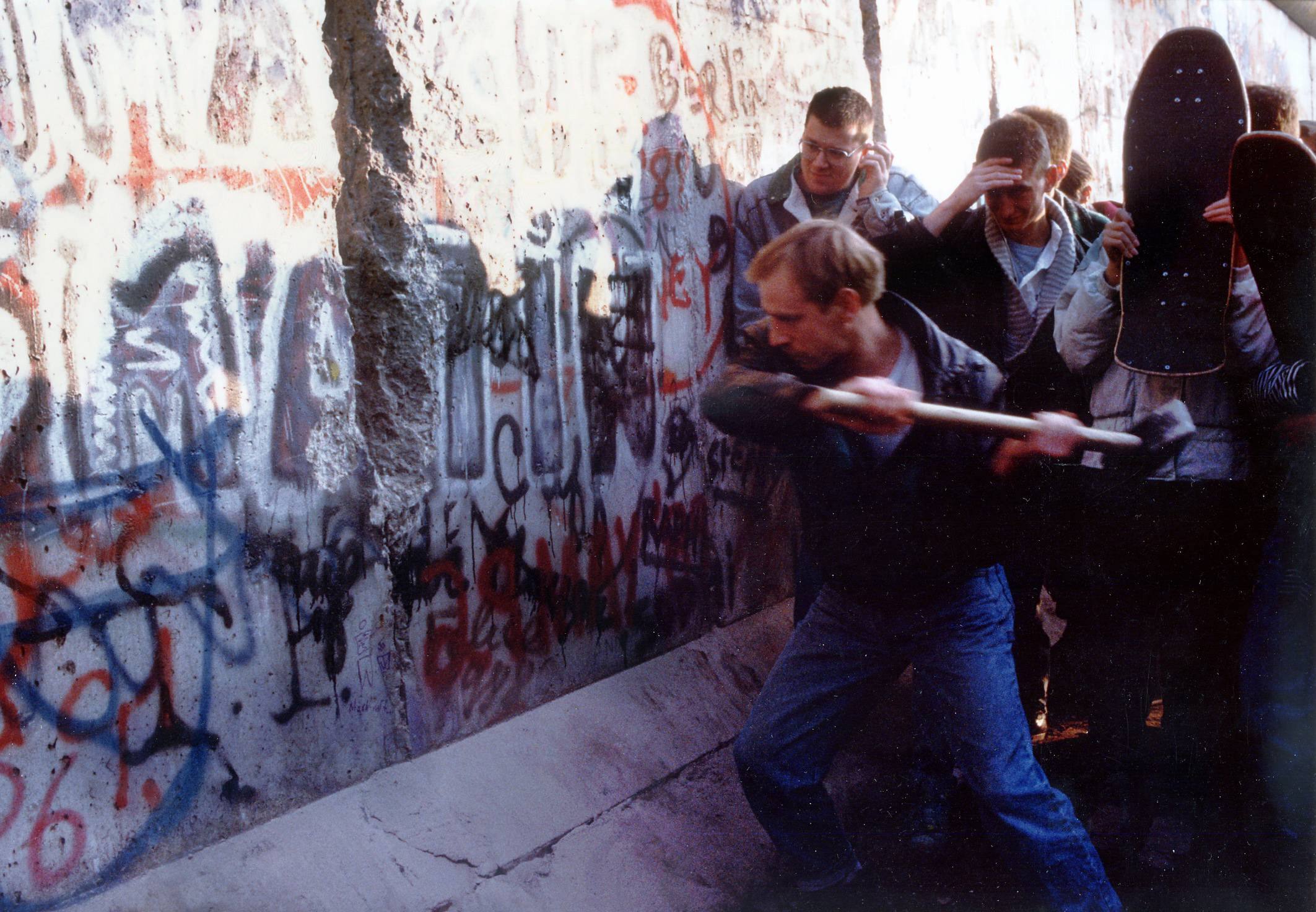 The fall of the Berlin Wall and the challenges Germany face GIS Reports