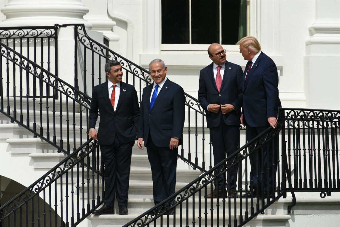 Abdullah bin Zayed Al Nahyan, Abdullatif bin Rashid Al Zayani, Benjamin Netanyahu and Donald Trump in the White House