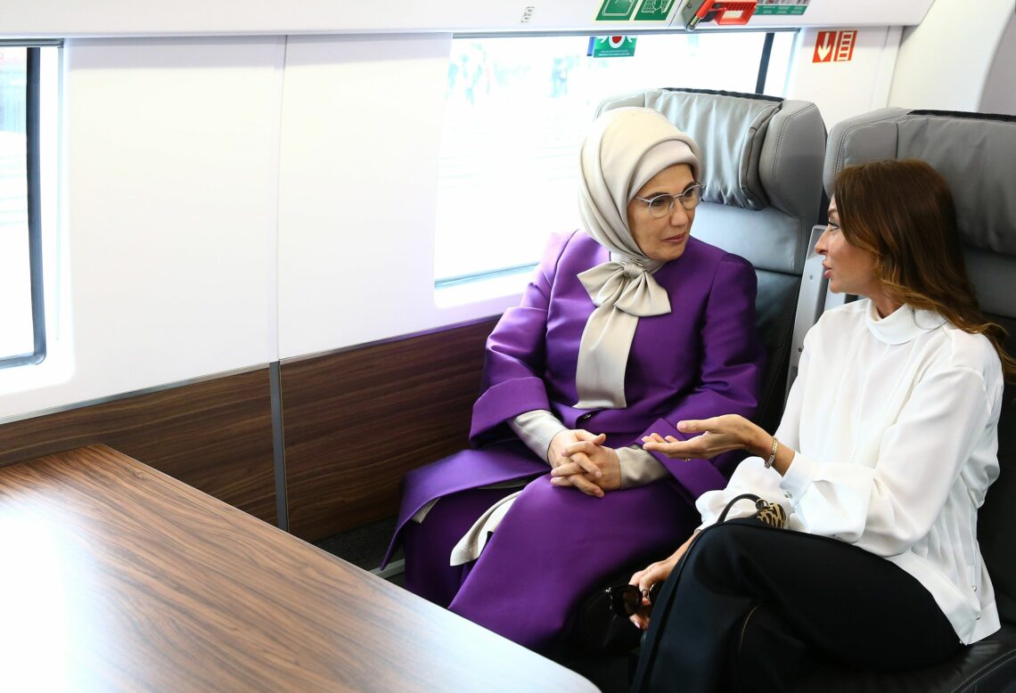 Ermine Erdogan and Mehriban Aliyeva on the Baku-Tbilisi-Kars train