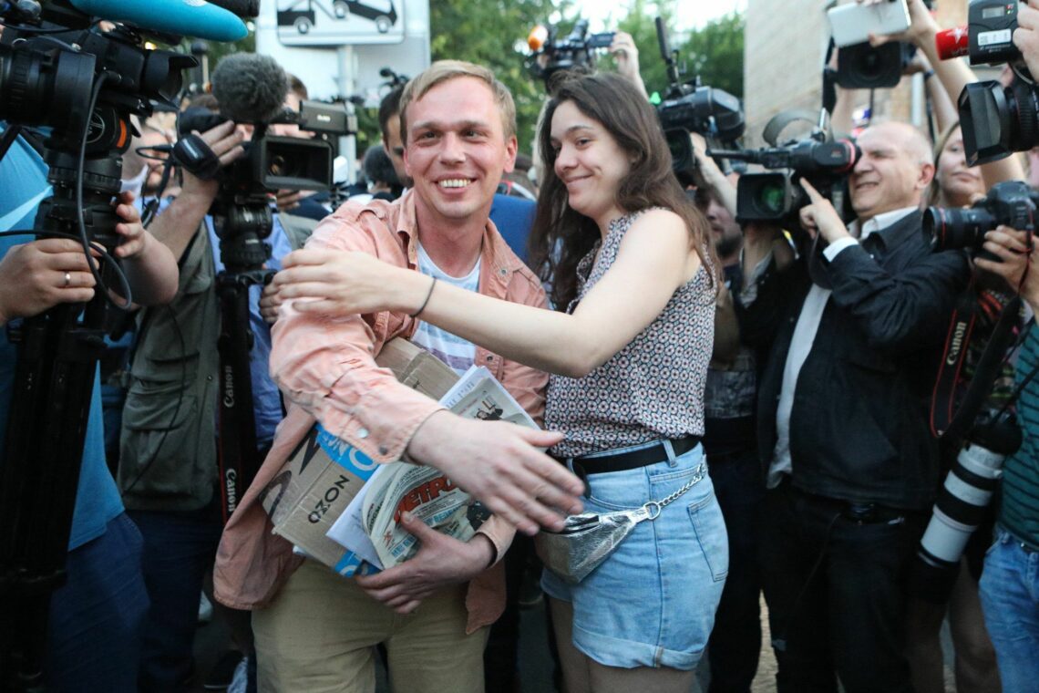 Jailed reporter Ivan Golunov is released in Moscow