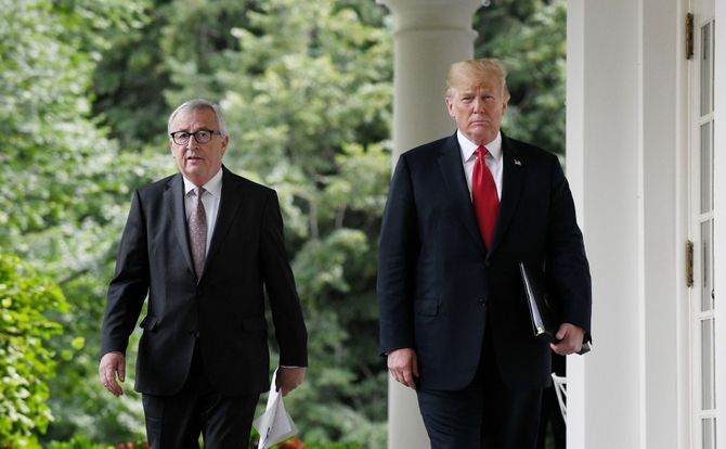U.S. President Donald Trump (R) and European Commission President Jean-Claude Juncker at the White House