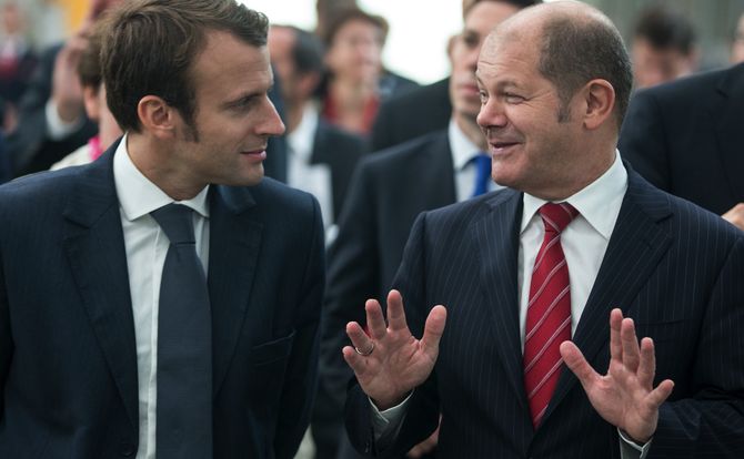 Picture of Emmanuel Macron and Olaf Scholz