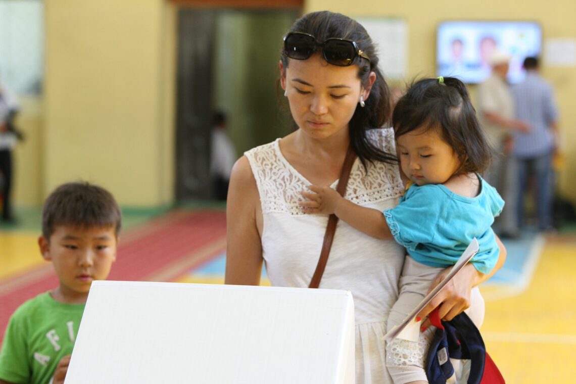 A woman votes in Mongolia’s June 2020 parliamentary elections