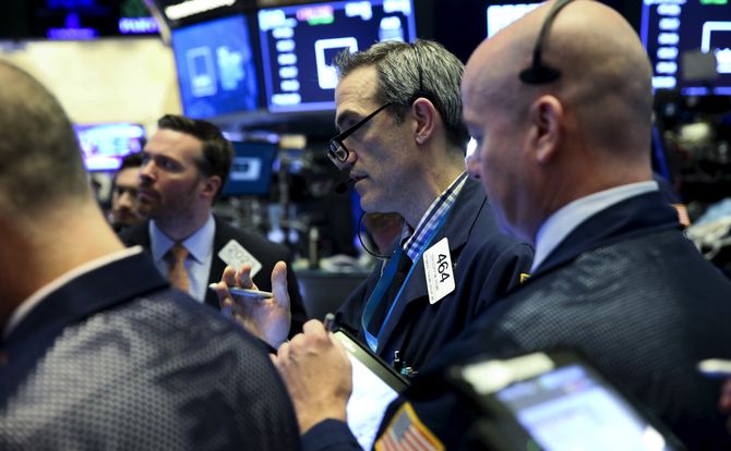New York Stock Exchange traders observe a losing session in November 2018