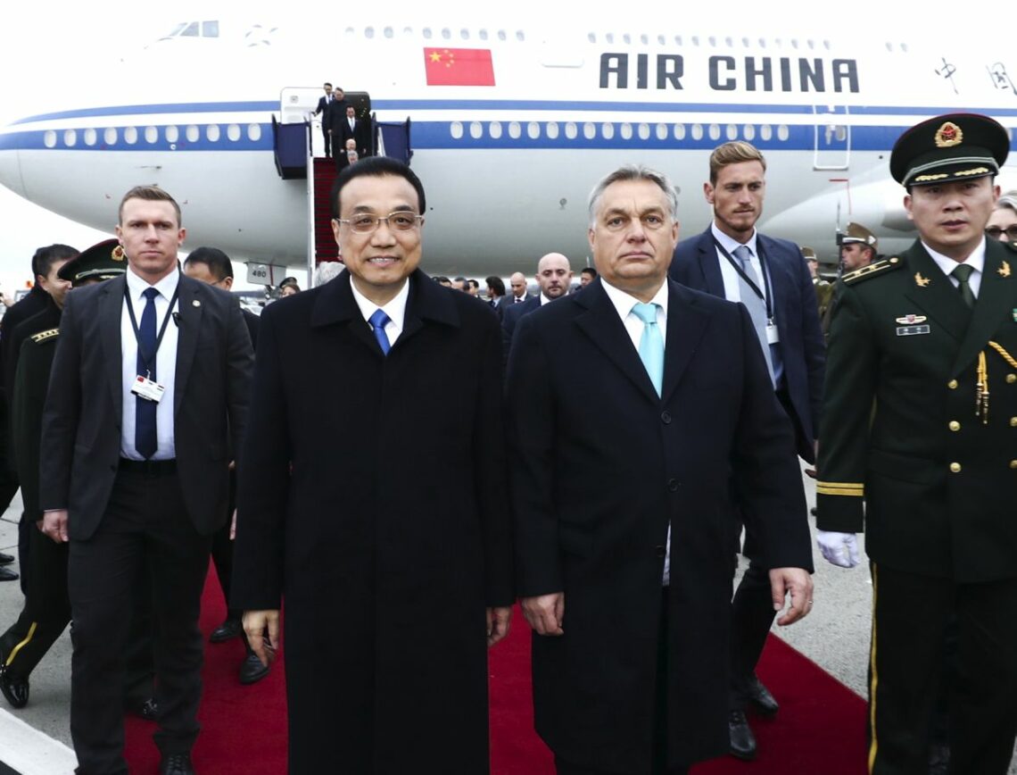 Chinese Premier Li Keqiang arrives in Budapest, Hungary in November 2017