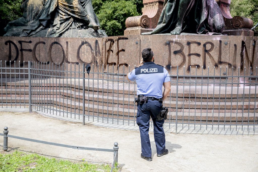 A picture of the Bismarck Memorial in the Tiergarten with "Decolonize Berlin" slogan smeared in black paint block letters