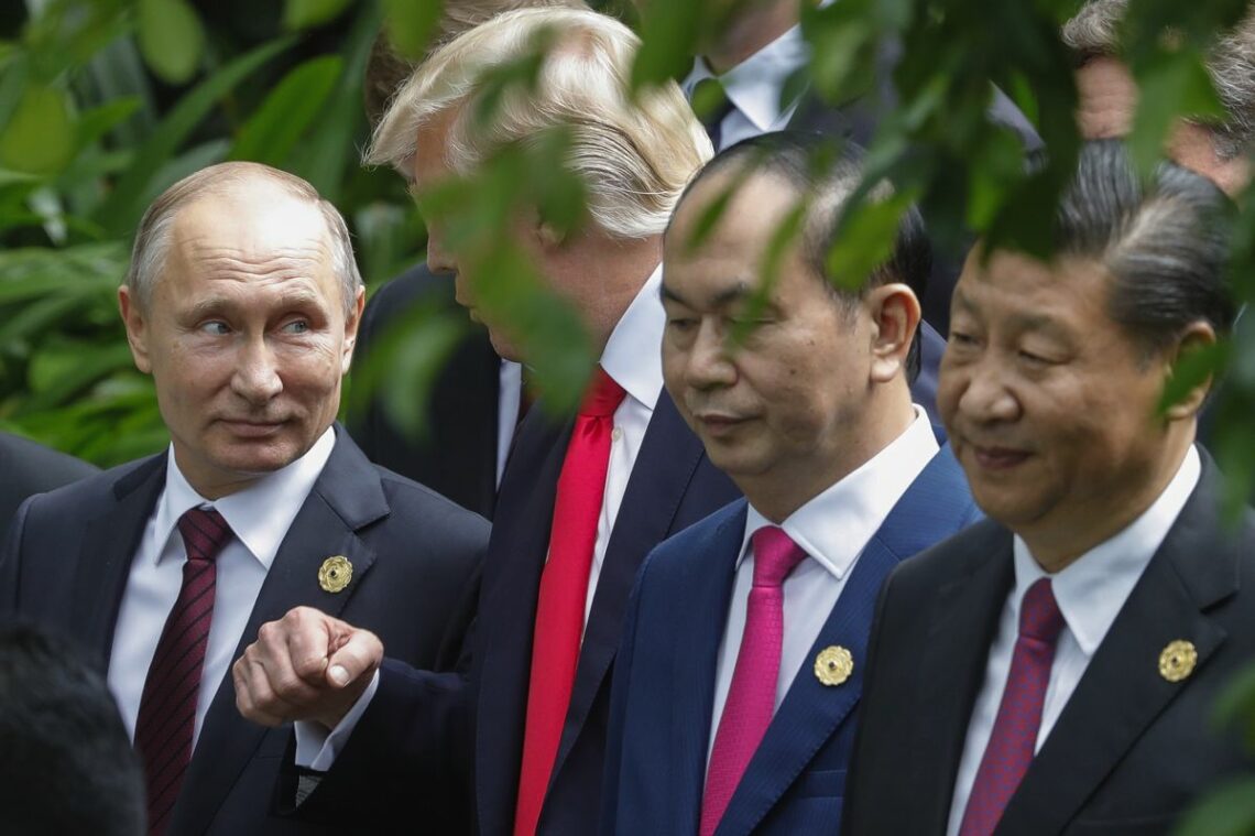 Presidents Trump, Putin and Xi at the APEC Summit in Vietnam Trump erratic personality