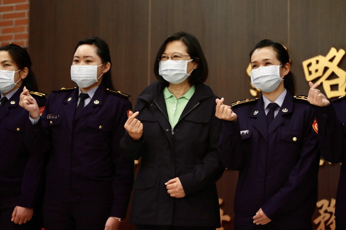 Tsai Ing-wen and members of the Coast Guard Administration