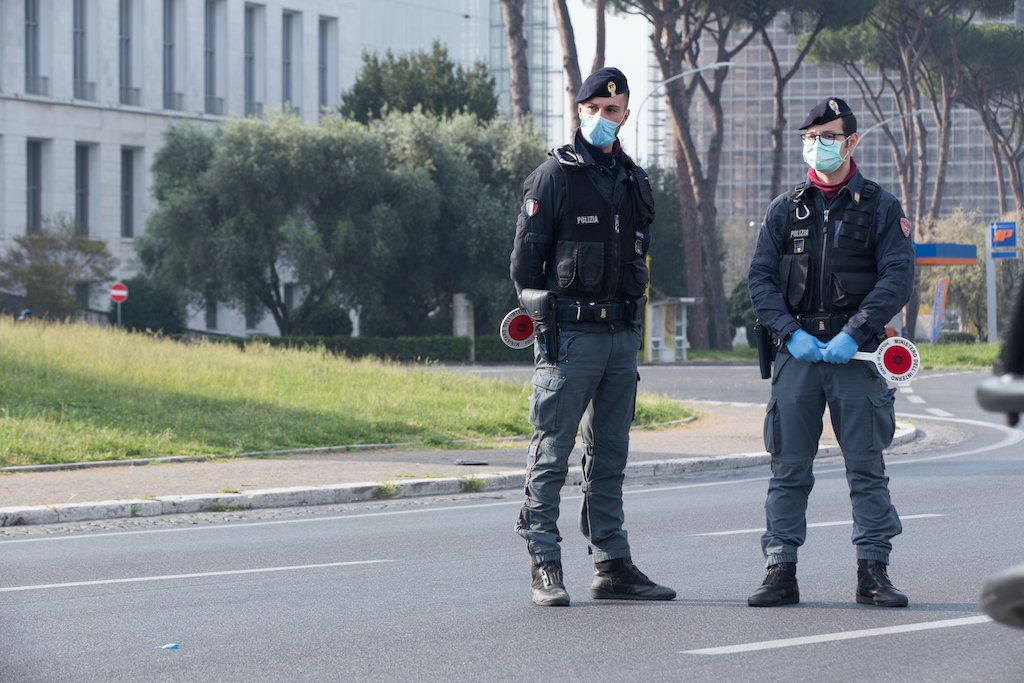 A picture showing a police checkpoint in Rome on Easter Monday of 2020