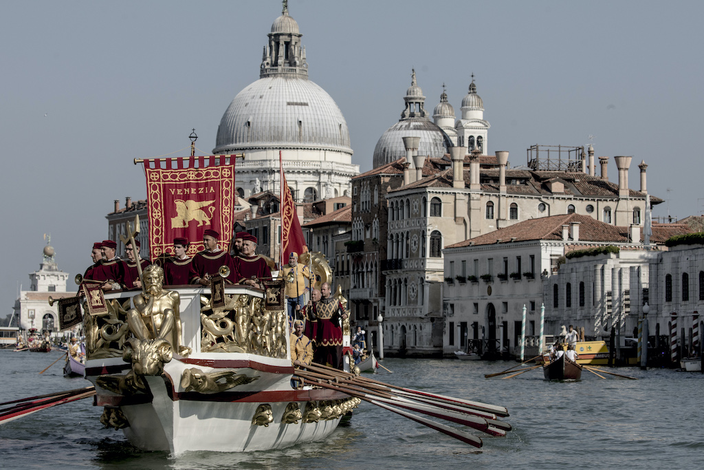 A picture of the 2020 Historical Regatta along the Grand Canal in Venice