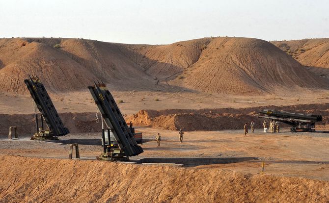 Iranian Revolutionary Guards train with a Shahab-2 missile battery