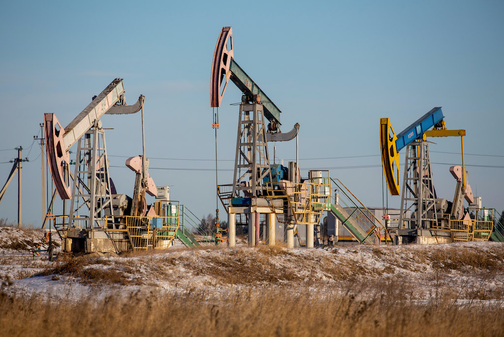 A picture showing oil-pumping rigs working on a Rosneft field in Russia high oil prices