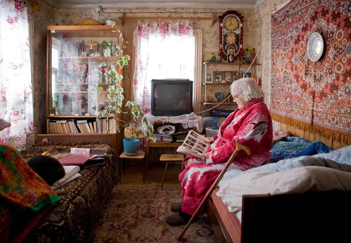 Elderly woman (Russia demographic decline)