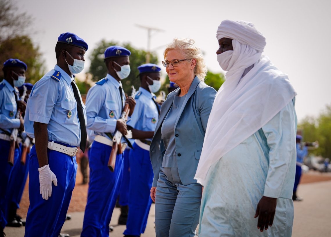 German Defense Minister visits Niamey, Nigeria (Sahel trilemma)