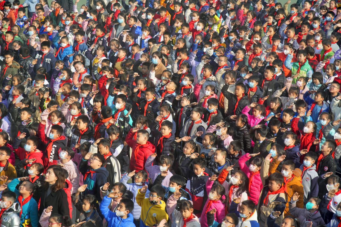Big crowd of Chinese children