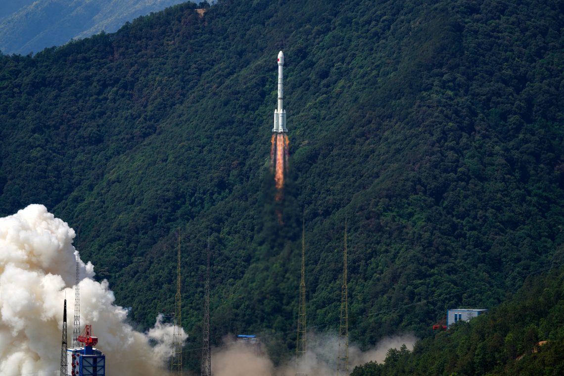 Satellite blasts off from Xichang, China