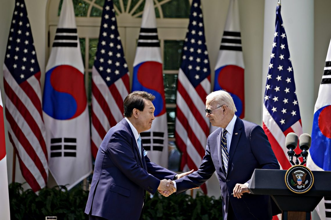 Joe Biden and Yoon Suk-yeol at the White House