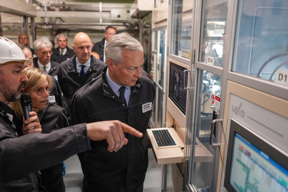 Bruno Le Maire in a factory