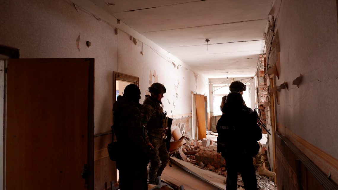 A group of soldiers in a room.