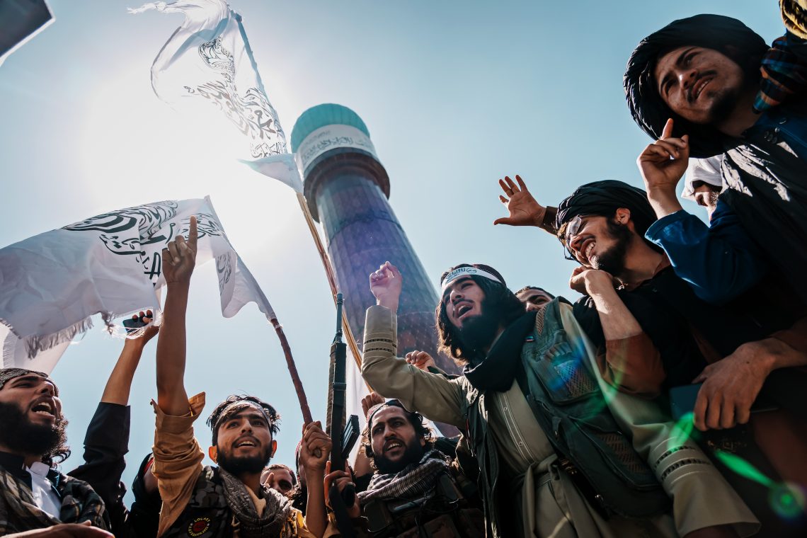 Islamists waving flags 