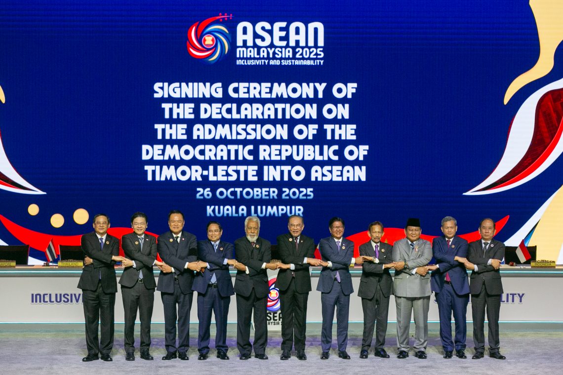Oct. 26, Kuala Lumpur, Malaysia: Leaders, including Timor-Leste Prime Minister Xanana Gusmao (fifth from the left), attend the 47th ASEAN summit.